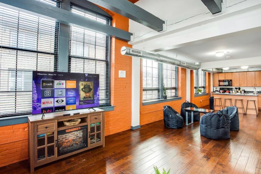 Centric Modern Loft W/ King Beds & Smart Gametable Villa Rochester Ngoại thất bức ảnh
