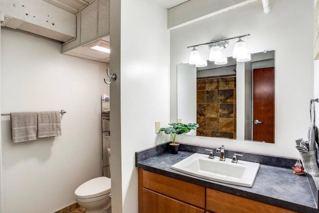 Centric Modern Loft W/ King Beds & Smart Gametable Villa Rochester Ngoại thất bức ảnh
