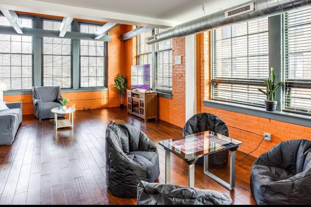 Centric Modern Loft W/ King Beds & Smart Gametable Villa Rochester Ngoại thất bức ảnh