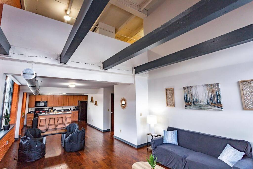 Centric Modern Loft W/ King Beds & Smart Gametable Villa Rochester Ngoại thất bức ảnh