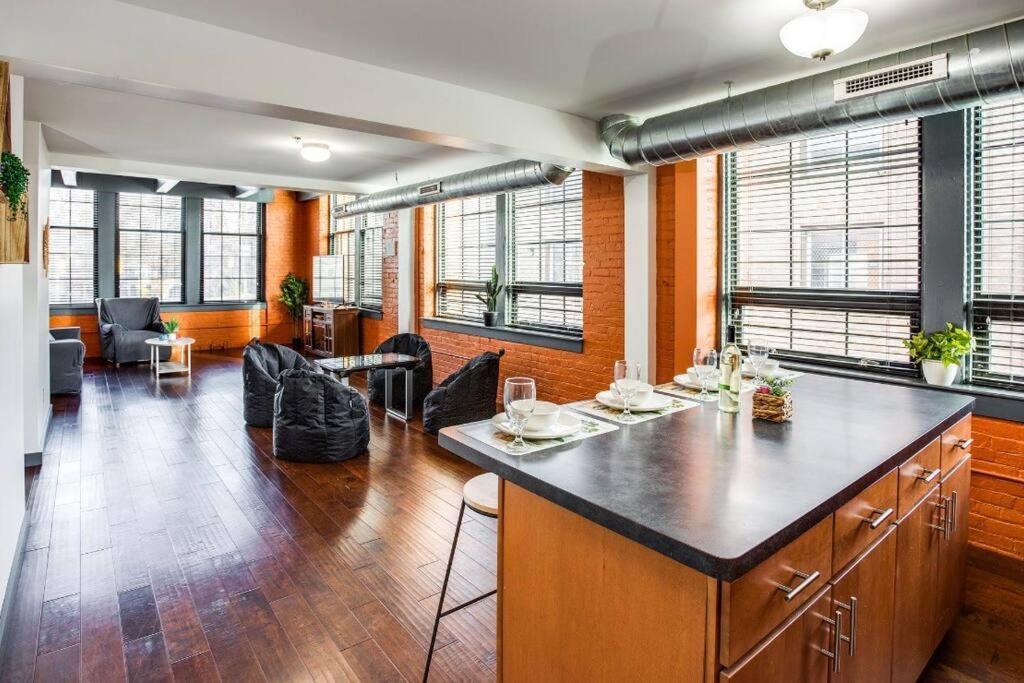 Centric Modern Loft W/ King Beds & Smart Gametable Villa Rochester Ngoại thất bức ảnh